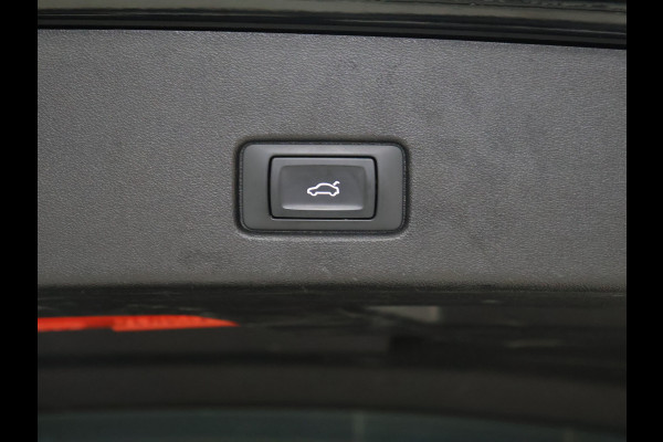 Audi Q4 e-tron 40 Launch edition S Competition 77 kWh [SCHUIFKANTELDAK, SPORTSTOELEN, APPLE CARPLAY, ANDROID, ADAPTIVE CRUISE, STOELVERWARMING, CAMERA, CLIMATE, NIEUWSTAAT]