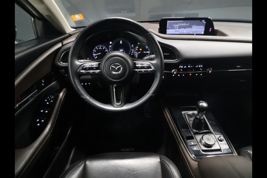 Mazda CX-30 2.0 e-SkyActiv-X M Hybrid Luxury [ADAPTIVE CRUISE, BLUETOOTH, CAMERA, ELEK STOELEN, VOL LEDER, STOEL EN STUURVERWARMING, BOSE AUDIO, ELEK.. ACHTERKLEP, HEAD UP, TREKHAAK,CLIMATE, NAV, NIEUWSTAAT]