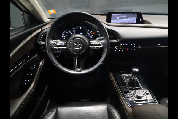 Mazda CX-30 2.0 e-SkyActiv-X M Hybrid Luxury [ADAPTIVE CRUISE, BLUETOOTH, CAMERA, ELEK STOELEN, VOL LEDER, STOEL EN STUURVERWARMING, BOSE AUDIO, ELEK.. ACHTERKLEP, HEAD UP, TREKHAAK,CLIMATE, NAV, NIEUWSTAAT]