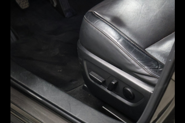 Mazda CX-30 2.0 e-SkyActiv-X M Hybrid Luxury [ADAPTIVE CRUISE, BLUETOOTH, CAMERA, ELEK STOELEN, VOL LEDER, STOEL EN STUURVERWARMING, BOSE AUDIO, ELEK.. ACHTERKLEP, HEAD UP, TREKHAAK,CLIMATE, NAV, NIEUWSTAAT]