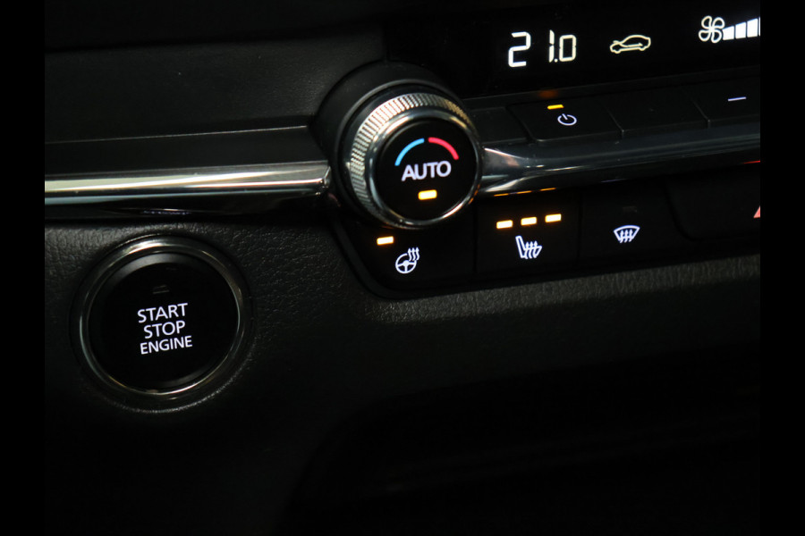 Mazda CX-30 2.0 e-SkyActiv-X M Hybrid Luxury [ADAPTIVE CRUISE, BLUETOOTH, CAMERA, ELEK STOELEN, VOL LEDER, STOEL EN STUURVERWARMING, BOSE AUDIO, ELEK.. ACHTERKLEP, HEAD UP, TREKHAAK,CLIMATE, NAV, NIEUWSTAAT]