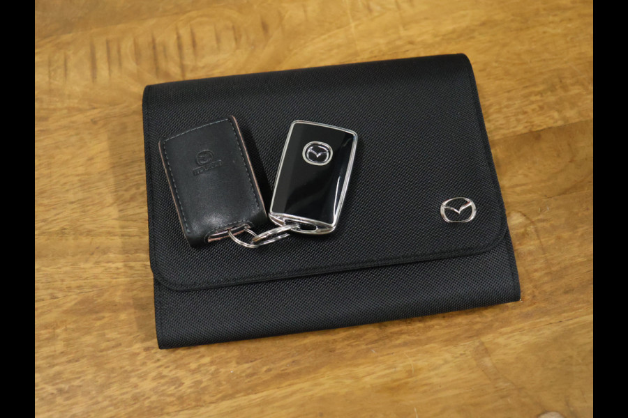 Mazda CX-30 2.0 e-SkyActiv-X M Hybrid Luxury [ADAPTIVE CRUISE, BLUETOOTH, CAMERA, ELEK STOELEN, VOL LEDER, STOEL EN STUURVERWARMING, BOSE AUDIO, ELEK.. ACHTERKLEP, HEAD UP, TREKHAAK,CLIMATE, NAV, NIEUWSTAAT]