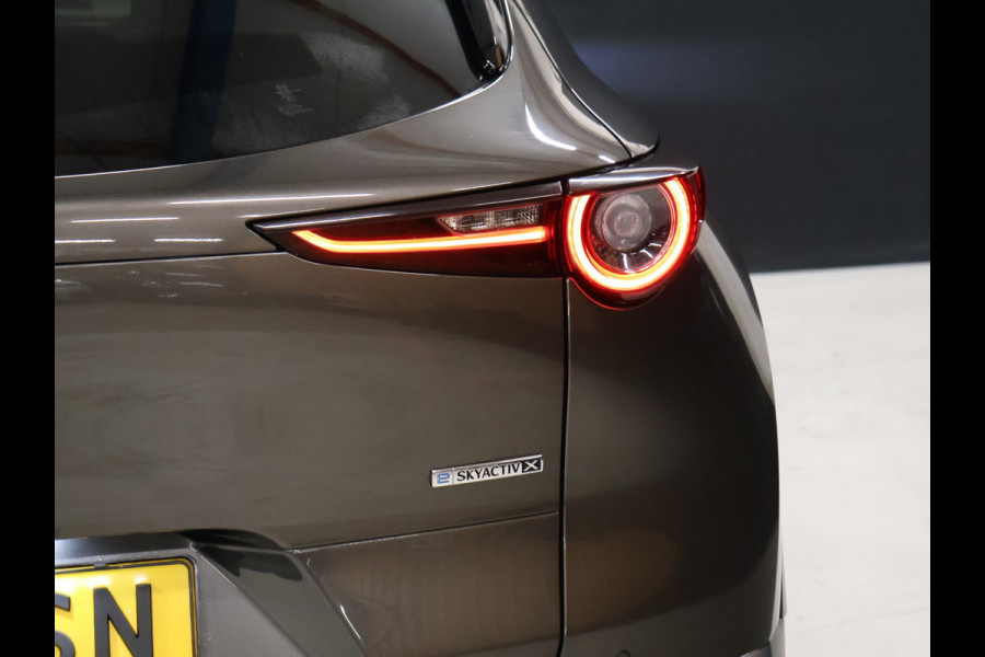 Mazda CX-30 2.0 e-SkyActiv-X M Hybrid Luxury [ADAPTIVE CRUISE, BLUETOOTH, CAMERA, ELEK STOELEN, VOL LEDER, STOEL EN STUURVERWARMING, BOSE AUDIO, ELEK.. ACHTERKLEP, HEAD UP, TREKHAAK,CLIMATE, NAV, NIEUWSTAAT]