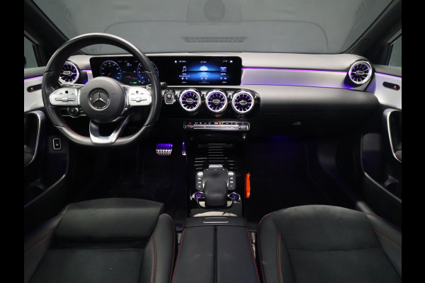 Mercedes-Benz A-Klasse 250 e Business Solution AMG Limited [TREKHAAK INKLAPBAAR, SCHUIFKANTELDAK, APPLE CARPLAY, ANDROID, SFEERVERLICHTING, CAMERA, ADAPTIVE CRUISE, STOELVERWARMING, PDC V+A, HALF LEDER, CLIMATE, NIEUWSTAAT]