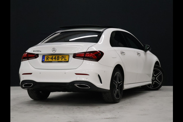 Mercedes-Benz A-Klasse 250 e Business Solution AMG Limited [TREKHAAK INKLAPBAAR, SCHUIFKANTELDAK, APPLE CARPLAY, ANDROID, SFEERVERLICHTING, CAMERA, ADAPTIVE CRUISE, STOELVERWARMING, PDC V+A, HALF LEDER, CLIMATE, NIEUWSTAAT]