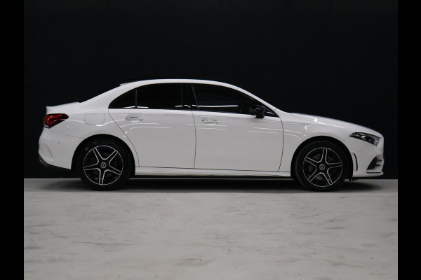 Mercedes-Benz A-Klasse 250 e Business Solution AMG Limited [TREKHAAK INKLAPBAAR, SCHUIFKANTELDAK, APPLE CARPLAY, ANDROID, SFEERVERLICHTING, CAMERA, ADAPTIVE CRUISE, STOELVERWARMING, PDC V+A, HALF LEDER, CLIMATE, NIEUWSTAAT]