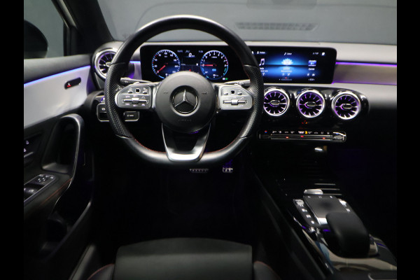 Mercedes-Benz A-Klasse 250 e Business Solution AMG Limited [TREKHAAK INKLAPBAAR, SCHUIFKANTELDAK, APPLE CARPLAY, ANDROID, SFEERVERLICHTING, CAMERA, ADAPTIVE CRUISE, STOELVERWARMING, PDC V+A, HALF LEDER, CLIMATE, NIEUWSTAAT]