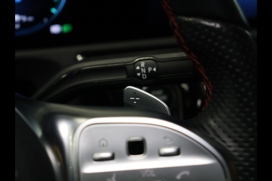 Mercedes-Benz A-Klasse 250 e Business Solution AMG Limited [TREKHAAK INKLAPBAAR, SCHUIFKANTELDAK, APPLE CARPLAY, ANDROID, SFEERVERLICHTING, CAMERA, ADAPTIVE CRUISE, STOELVERWARMING, PDC V+A, HALF LEDER, CLIMATE, NIEUWSTAAT]