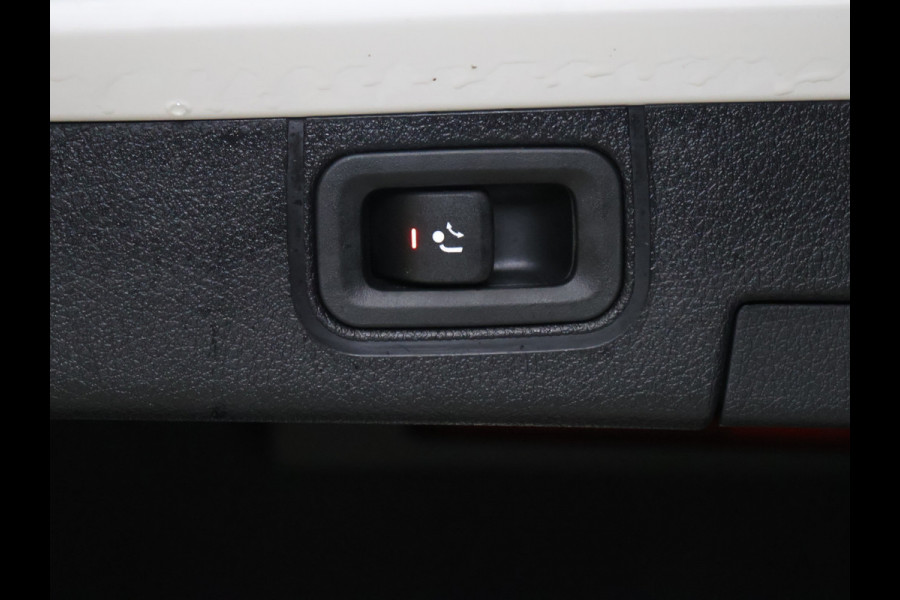 Mercedes-Benz A-Klasse 250 e Business Solution AMG Limited [TREKHAAK INKLAPBAAR, SCHUIFKANTELDAK, APPLE CARPLAY, ANDROID, SFEERVERLICHTING, CAMERA, ADAPTIVE CRUISE, STOELVERWARMING, PDC V+A, HALF LEDER, CLIMATE, NIEUWSTAAT]