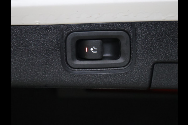 Mercedes-Benz A-Klasse 250 e Business Solution AMG Limited [TREKHAAK INKLAPBAAR, SCHUIFKANTELDAK, APPLE CARPLAY, ANDROID, SFEERVERLICHTING, CAMERA, ADAPTIVE CRUISE, STOELVERWARMING, PDC V+A, HALF LEDER, CLIMATE, NIEUWSTAAT]