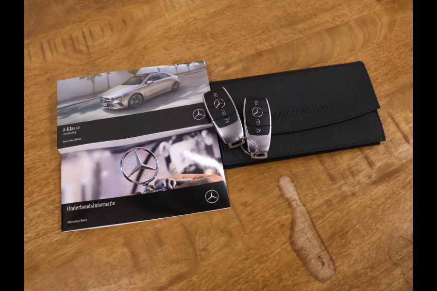 Mercedes-Benz A-Klasse 250 e Business Solution AMG Limited [TREKHAAK INKLAPBAAR, SCHUIFKANTELDAK, APPLE CARPLAY, ANDROID, SFEERVERLICHTING, CAMERA, ADAPTIVE CRUISE, STOELVERWARMING, PDC V+A, HALF LEDER, CLIMATE, NIEUWSTAAT]