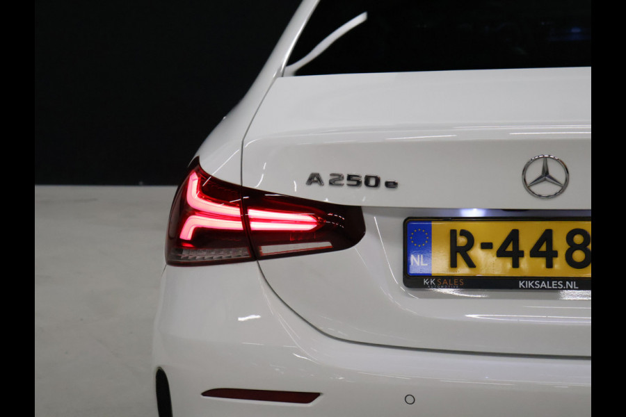 Mercedes-Benz A-Klasse 250 e Business Solution AMG Limited [TREKHAAK INKLAPBAAR, SCHUIFKANTELDAK, APPLE CARPLAY, ANDROID, SFEERVERLICHTING, CAMERA, ADAPTIVE CRUISE, STOELVERWARMING, PDC V+A, HALF LEDER, CLIMATE, NIEUWSTAAT]