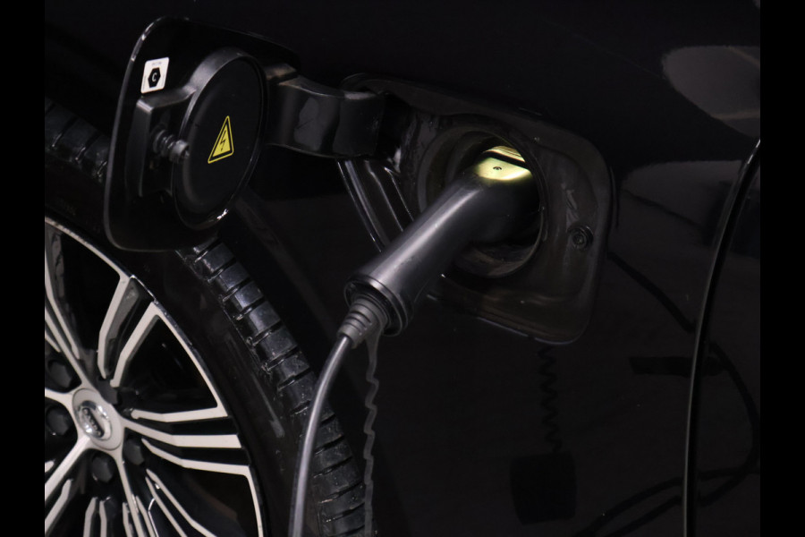Volvo V60 2.0 T6 Recharge AWD Business Pro [APPLE CARPLAY, ADAPTIVE CRUISE CONTROL, STUUR EN STOELVERWARMING, DIGITAL DASH, TREKHAAK, CAMERA, PDC V+A, NAVIGATIE,NIEUWSTAAT]