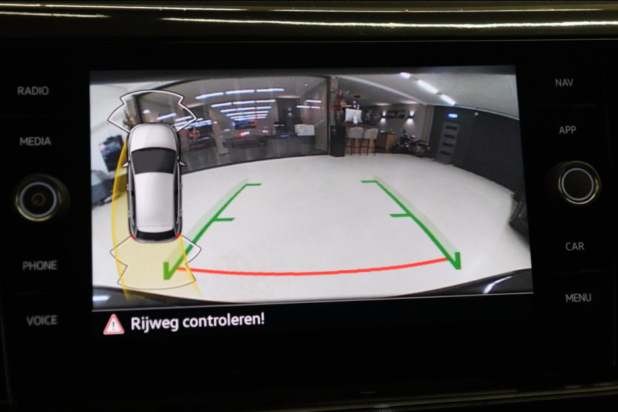 Volkswagen Polo 2.0 TSI GTI PANO/IQ-LIGHT/BEATS/STOELV/CARPLAY/VOL