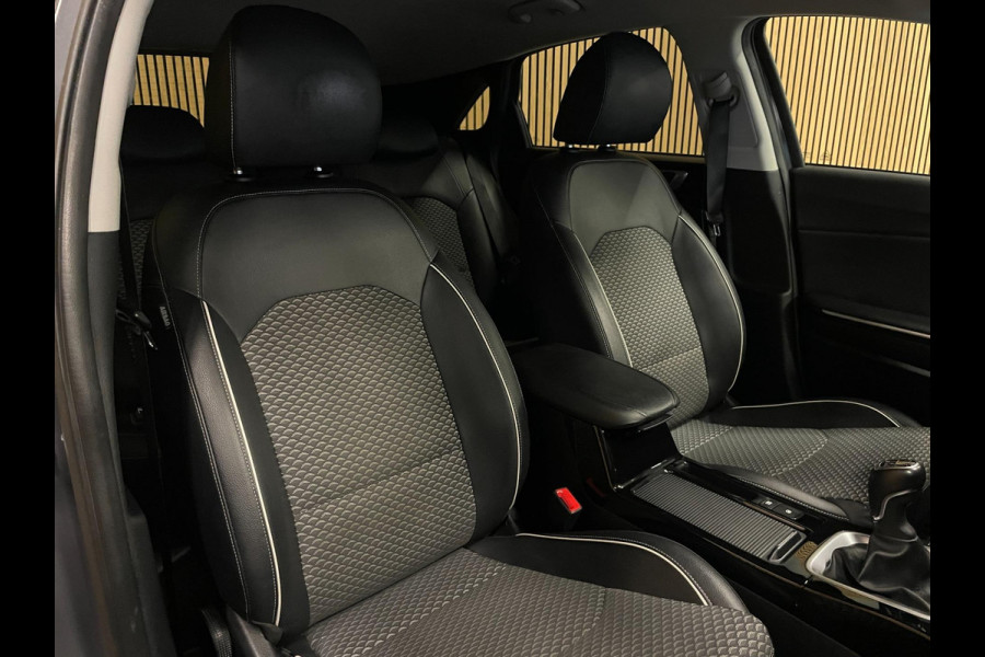 Kia Ceed 1.5 T-GDi DynamicPlusLine|160PK|TREKH|LEDER|CARPLAY|CAMERA|CRUISE+CLIMA|NAVI|STOEL+STUURVERW|KEYLES|NL|NAP|1e EIG|IN.BTW|