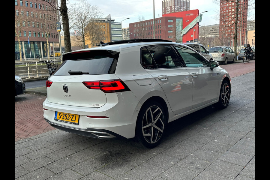 Volkswagen Golf 1.5 eTSI Style Head-Up Memory IQ LIGHT Pano