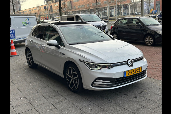 Volkswagen Golf 1.5 eTSI Style Head-Up Memory IQ LIGHT Pano
