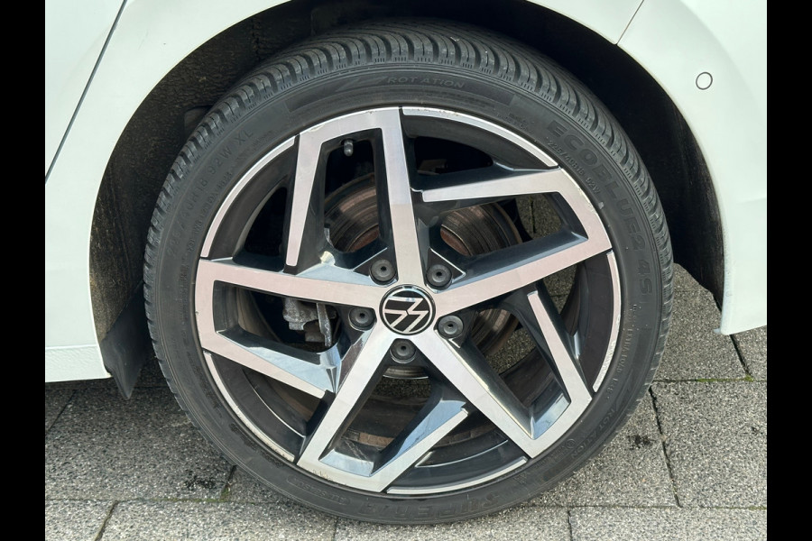 Volkswagen Golf 1.5 eTSI Style Head-Up Memory IQ LIGHT Pano