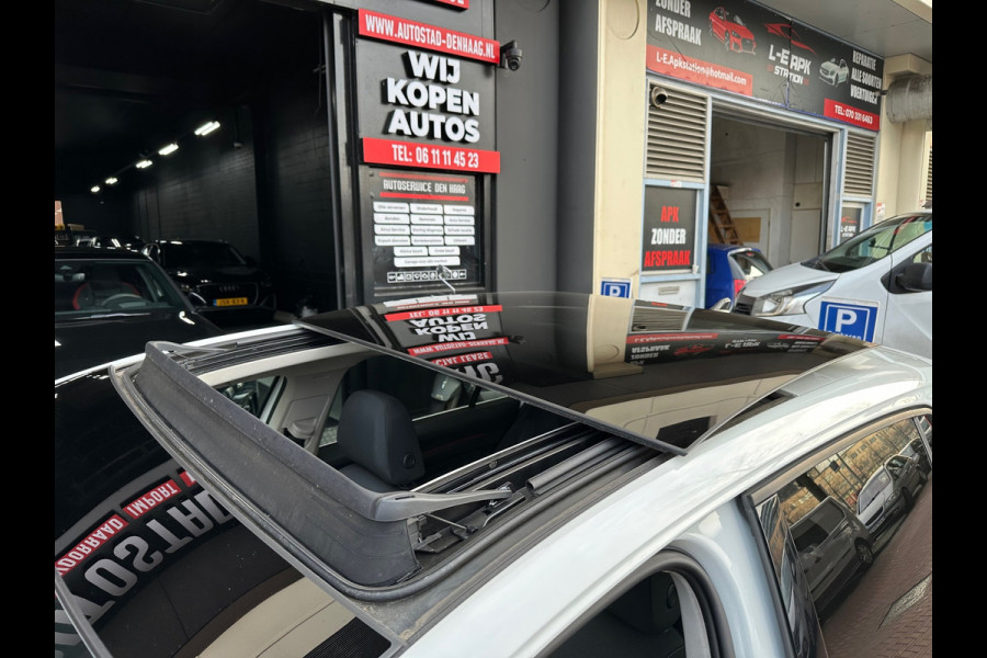 Volkswagen Golf 1.5 eTSI Style Head-Up Memory IQ LIGHT Pano