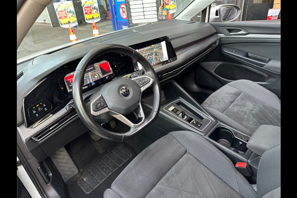 Volkswagen Golf 1.5 eTSI Style Head-Up Memory IQ LIGHT Pano