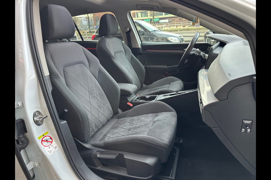 Volkswagen Golf 1.5 eTSI Style Head-Up Memory IQ LIGHT Pano