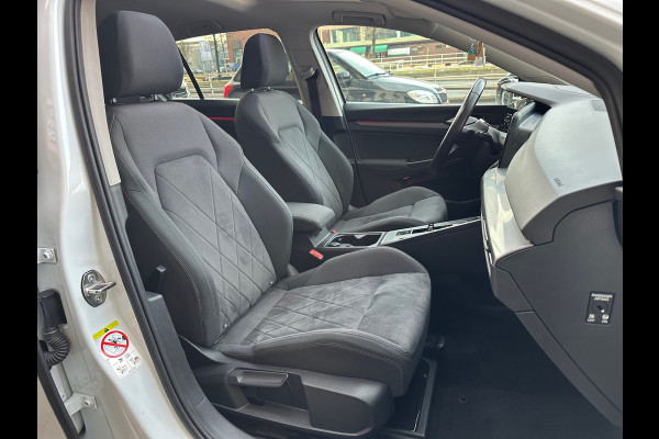 Volkswagen Golf 1.5 eTSI Style Head-Up Memory IQ LIGHT Pano