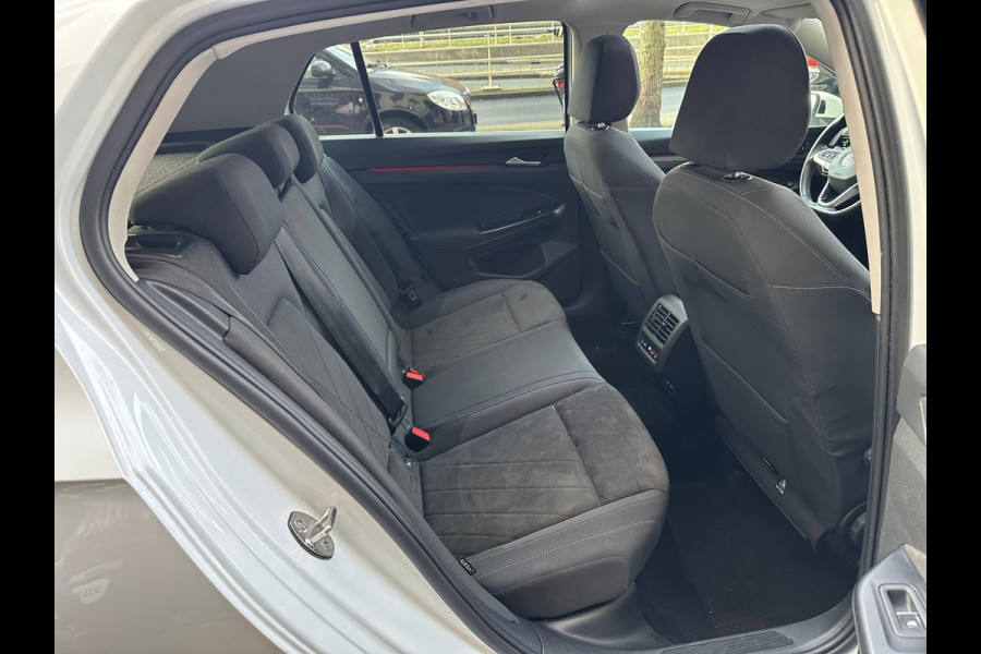 Volkswagen Golf 1.5 eTSI Style Head-Up Memory IQ LIGHT Pano