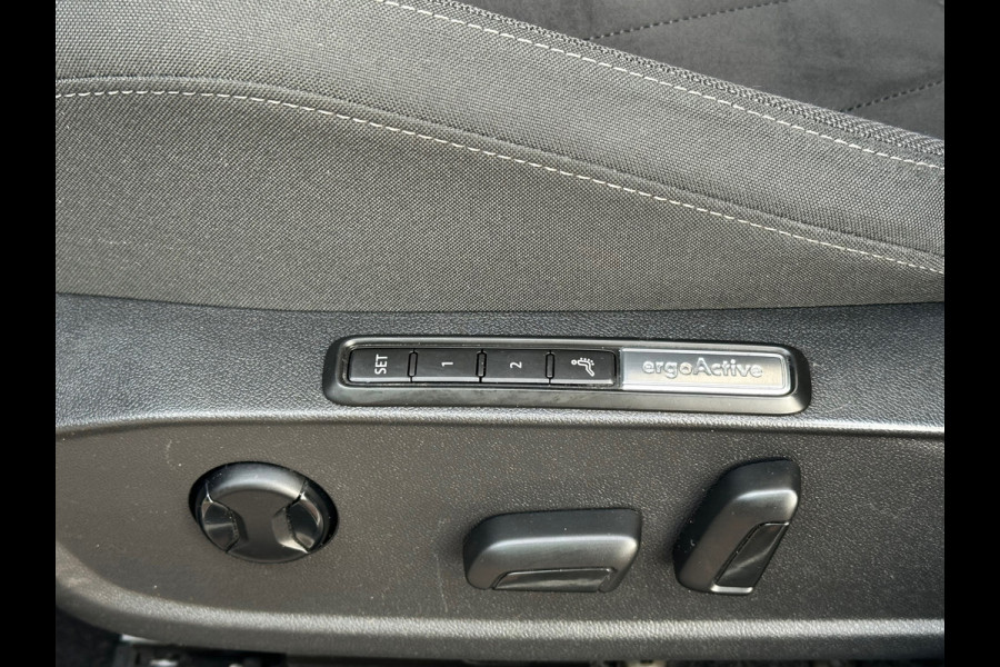 Volkswagen Golf 1.5 eTSI Style Head-Up Memory IQ LIGHT Pano