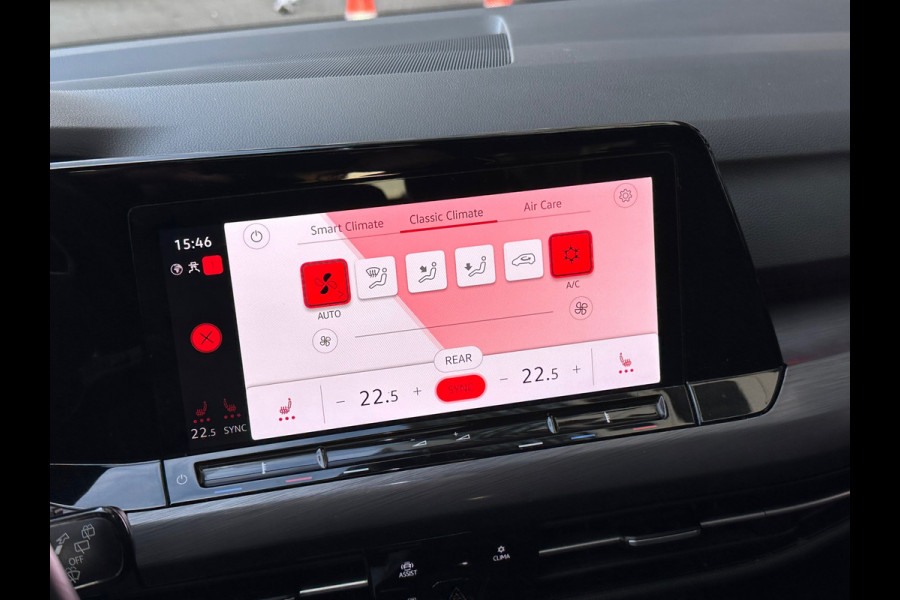 Volkswagen Golf 1.5 eTSI Style Head-Up Memory IQ LIGHT Pano