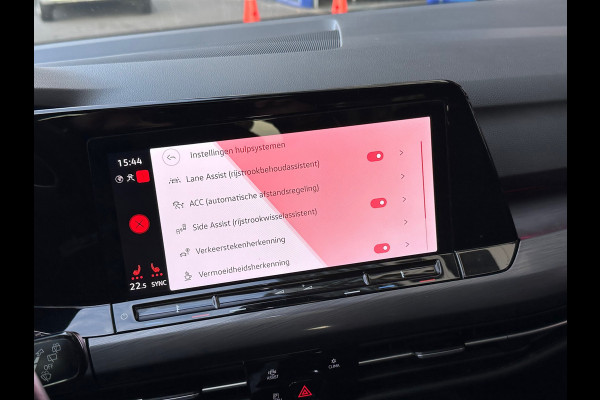 Volkswagen Golf 1.5 eTSI Style Head-Up Memory IQ LIGHT Pano