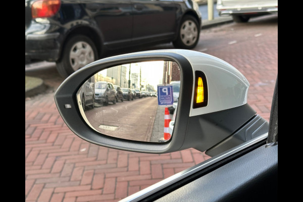 Volkswagen Golf 1.5 eTSI Style Head-Up Memory IQ LIGHT Pano