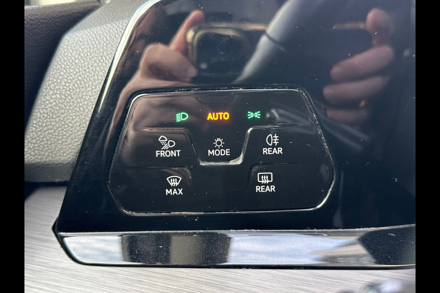 Volkswagen Golf 1.5 eTSI Style Head-Up Memory IQ LIGHT Pano