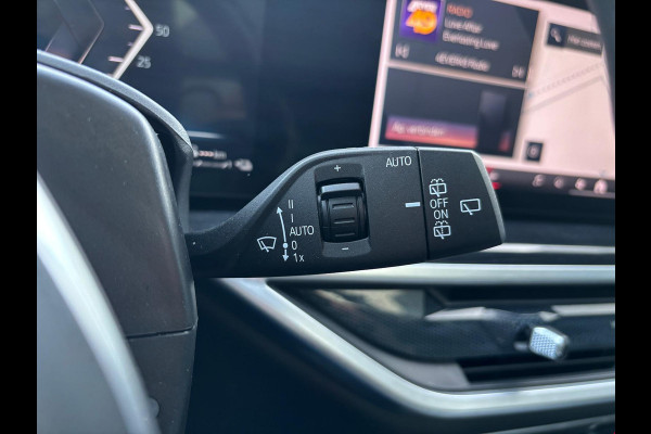 BMW X5 xDrive50e M-Sport PANORAMA DAK HARMAN KARDON 360 CAMERA 22 INCH VELGEN LUCHTVERING