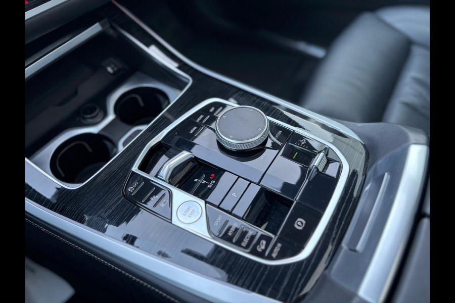 BMW X5 xDrive50e M-Sport PANORAMA DAK HARMAN KARDON 360 CAMERA 22 INCH VELGEN LUCHTVERING