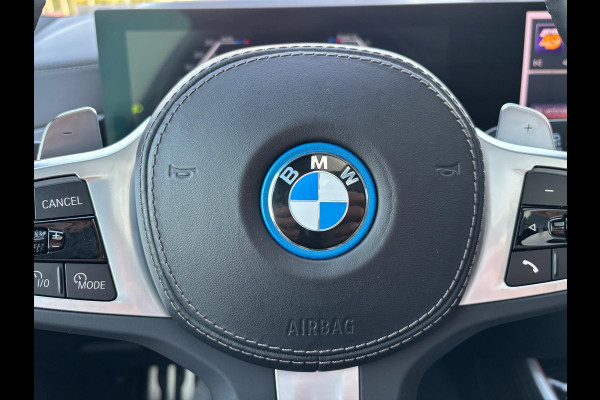 BMW X5 xDrive50e M-Sport PANORAMA DAK HARMAN KARDON 360 CAMERA 22 INCH VELGEN LUCHTVERING