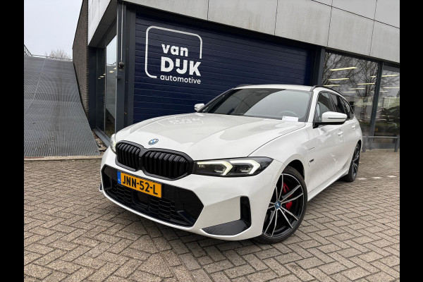 BMW 3 Serie Touring 320e Touring M-Sport PRO PHEV SHADOWLINE ADEPTIVE KOPLAMPEN 360 CAMERA DRIVER ASSIST HEAD-UP DISPLAY INNOVATION PAKKET
