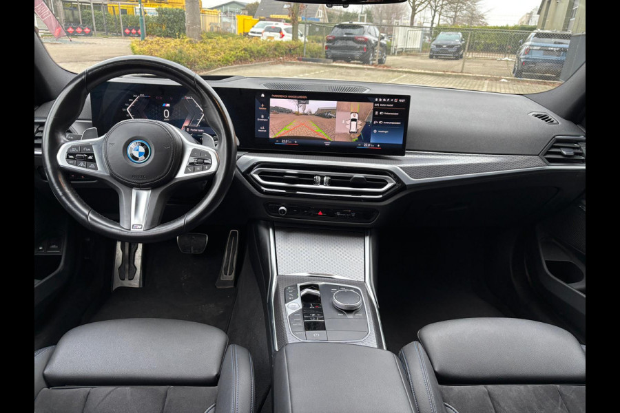 BMW 3 Serie Touring 320e Touring M-Sport PRO PHEV SHADOWLINE ADEPTIVE KOPLAMPEN 360 CAMERA DRIVER ASSIST HEAD-UP DISPLAY INNOVATION PAKKET