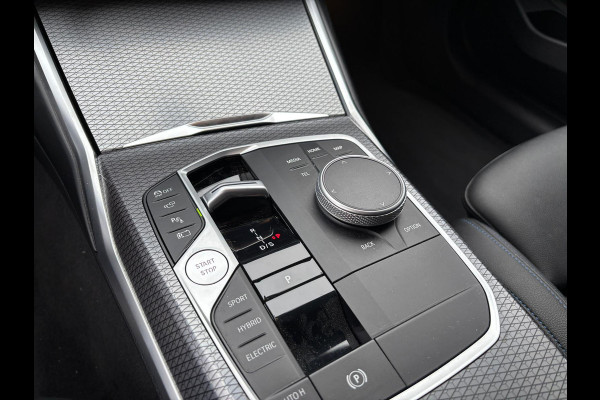 BMW 3 Serie Touring 320e Touring M-Sport PRO PHEV SHADOWLINE ADEPTIVE KOPLAMPEN 360 CAMERA DRIVER ASSIST HEAD-UP DISPLAY INNOVATION PAKKET