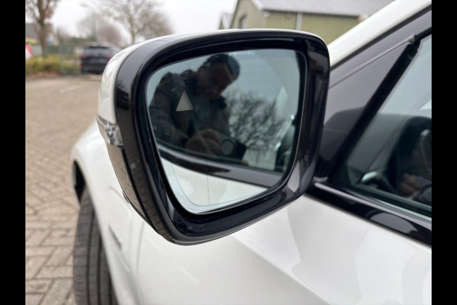 BMW 3 Serie Touring 320e Touring M-Sport PRO PHEV SHADOWLINE ADEPTIVE KOPLAMPEN 360 CAMERA DRIVER ASSIST HEAD-UP DISPLAY INNOVATION PAKKET