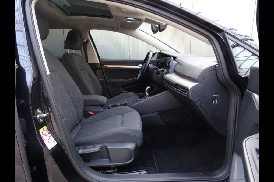 Volkswagen Golf 1.5 TSI Style * PANORAMADAK * KEYLESS * 4 SEIZOENSBANDEN !!