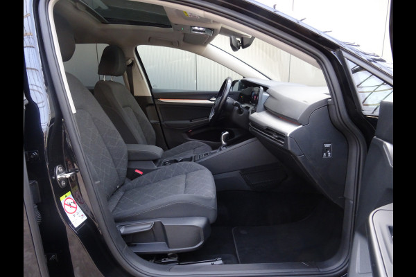 Volkswagen Golf 1.5 TSI Style * PANORAMADAK * KEYLESS * 4 SEIZOENSBANDEN !!