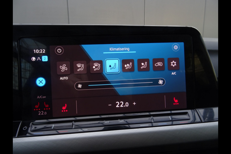 Volkswagen Golf 1.5 TSI Style * PANORAMADAK * KEYLESS * 4 SEIZOENSBANDEN !!