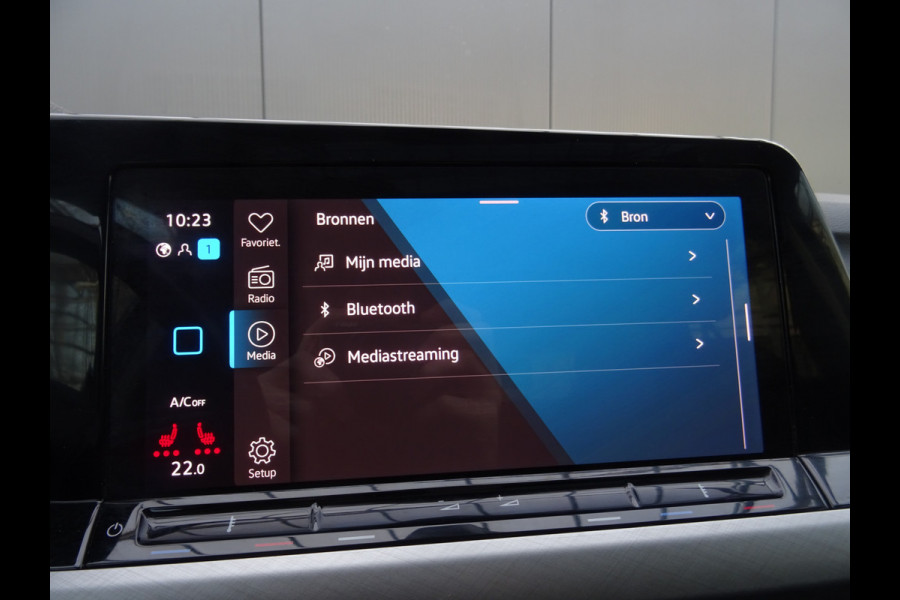 Volkswagen Golf 1.5 TSI Style * PANORAMADAK * KEYLESS * 4 SEIZOENSBANDEN !!