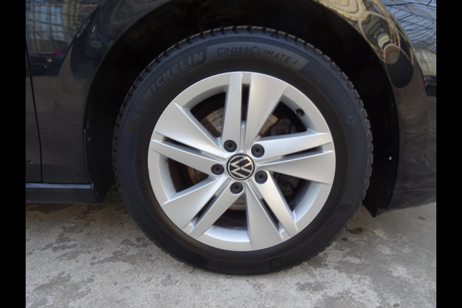 Volkswagen Golf 1.5 TSI Style * PANORAMADAK * KEYLESS * 4 SEIZOENSBANDEN !!