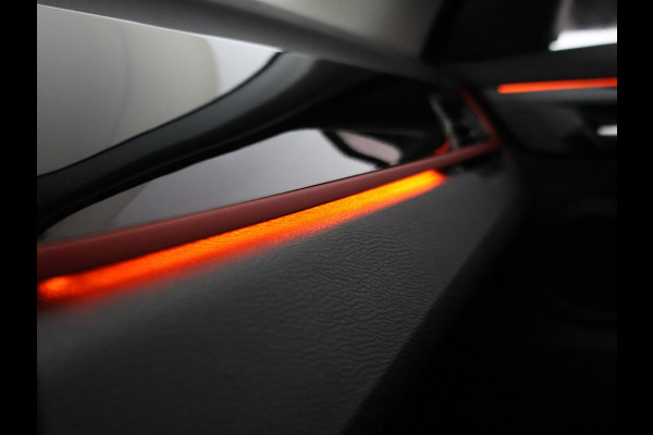BMW X1 sDrive18i AUT. SPORTLINE + TREKHAAK | LED | SPORTSTOELEN | STOELVERWARMING | NAVIGATIE