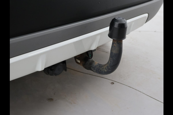 BMW X1 sDrive18i AUT. SPORTLINE + TREKHAAK | LED | SPORTSTOELEN | STOELVERWARMING | NAVIGATIE