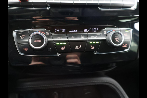 BMW X1 sDrive18i AUT. SPORTLINE + TREKHAAK | LED | SPORTSTOELEN | STOELVERWARMING | NAVIGATIE