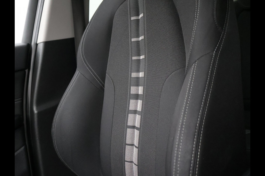 BMW X1 sDrive18i AUT. SPORTLINE + TREKHAAK | LED | SPORTSTOELEN | STOELVERWARMING | NAVIGATIE