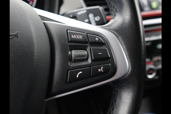 BMW X1 sDrive18i AUT. SPORTLINE + TREKHAAK | LED | SPORTSTOELEN | STOELVERWARMING | NAVIGATIE