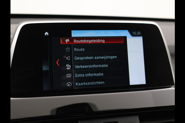 BMW X1 sDrive18i AUT. SPORTLINE + TREKHAAK | LED | SPORTSTOELEN | STOELVERWARMING | NAVIGATIE